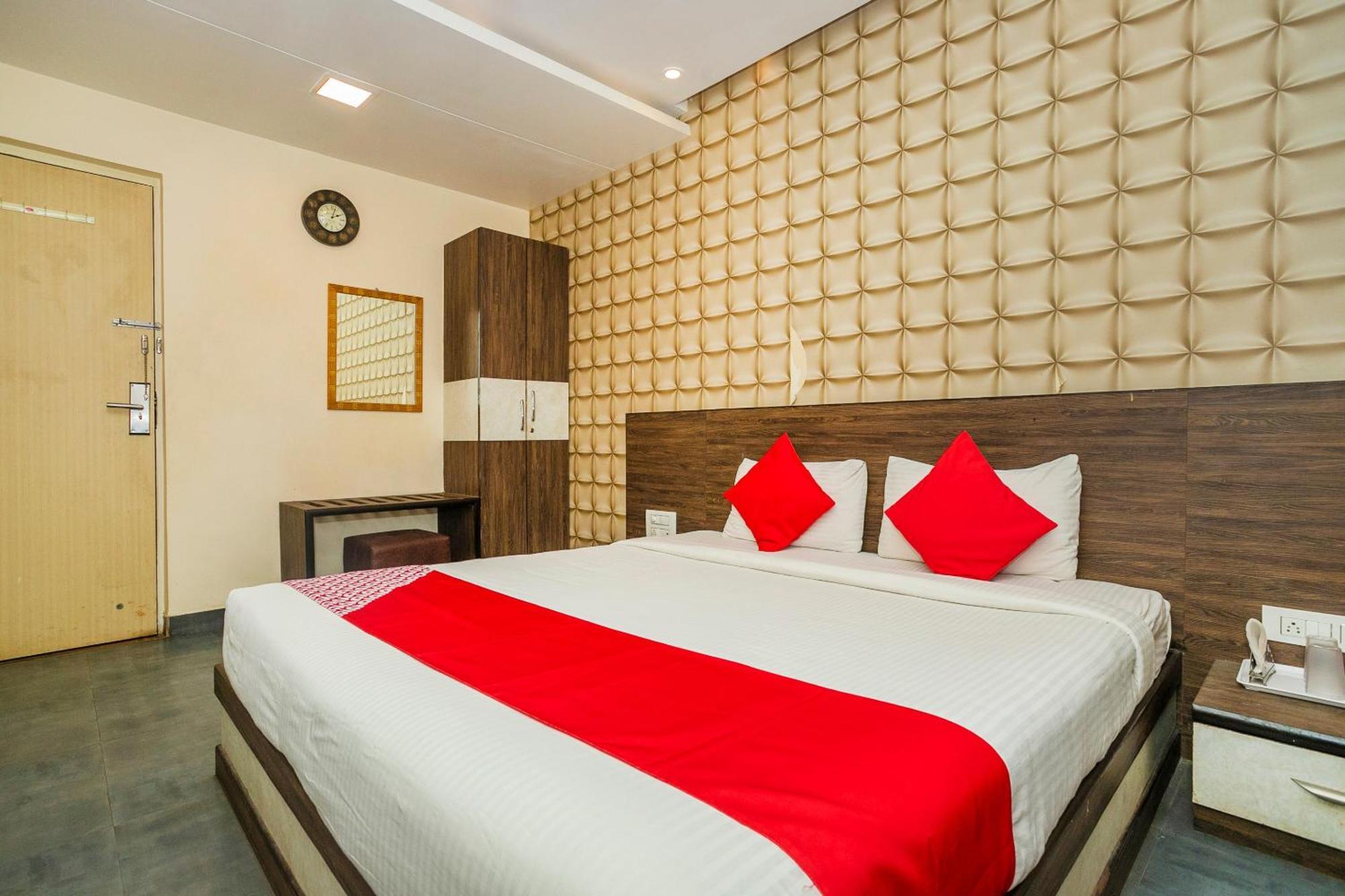 Super Collection O Indian Suites Near Sitara Restaurant Bangalore Eksteriør billede