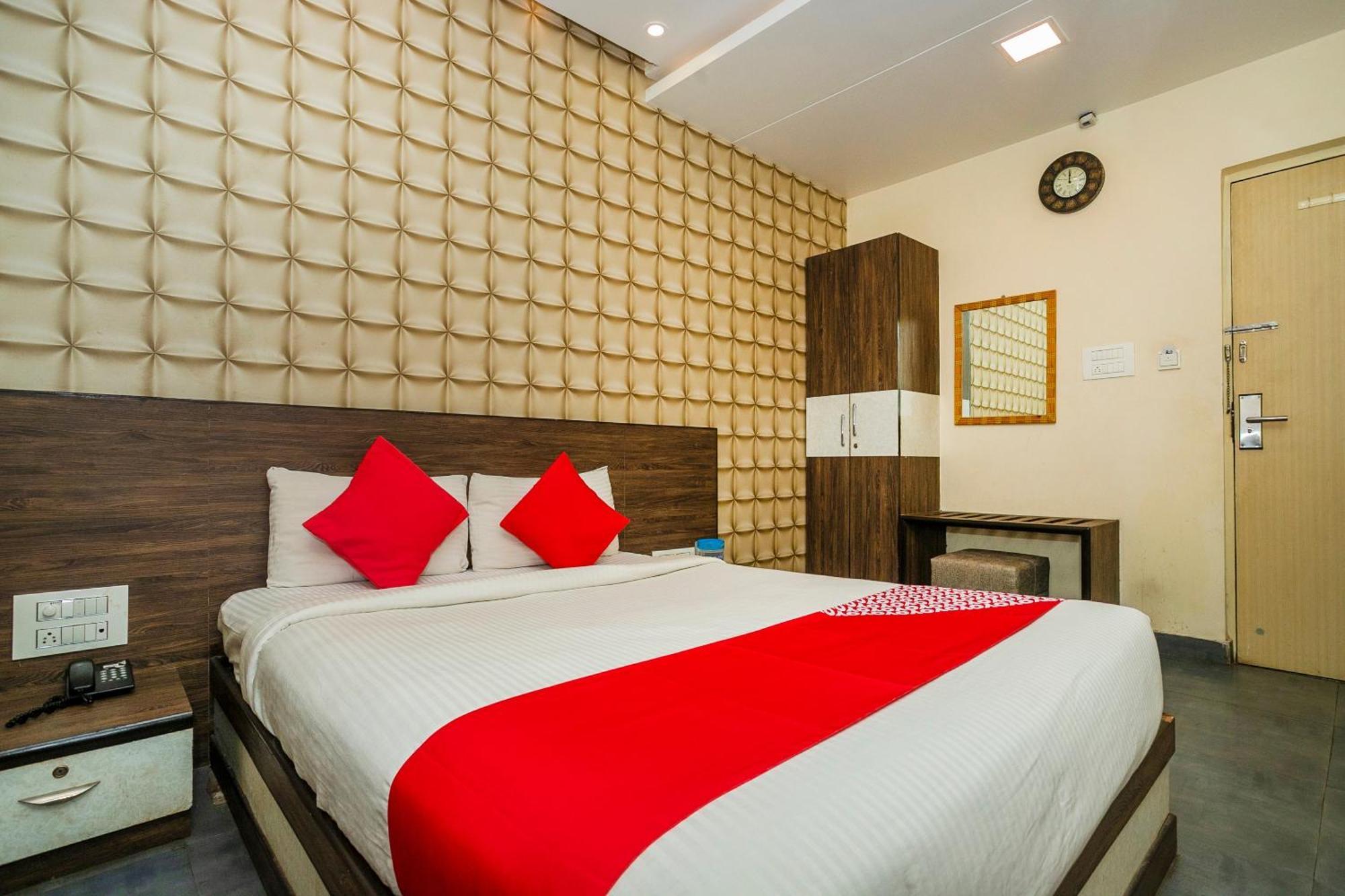 Super Collection O Indian Suites Near Sitara Restaurant Bangalore Eksteriør billede