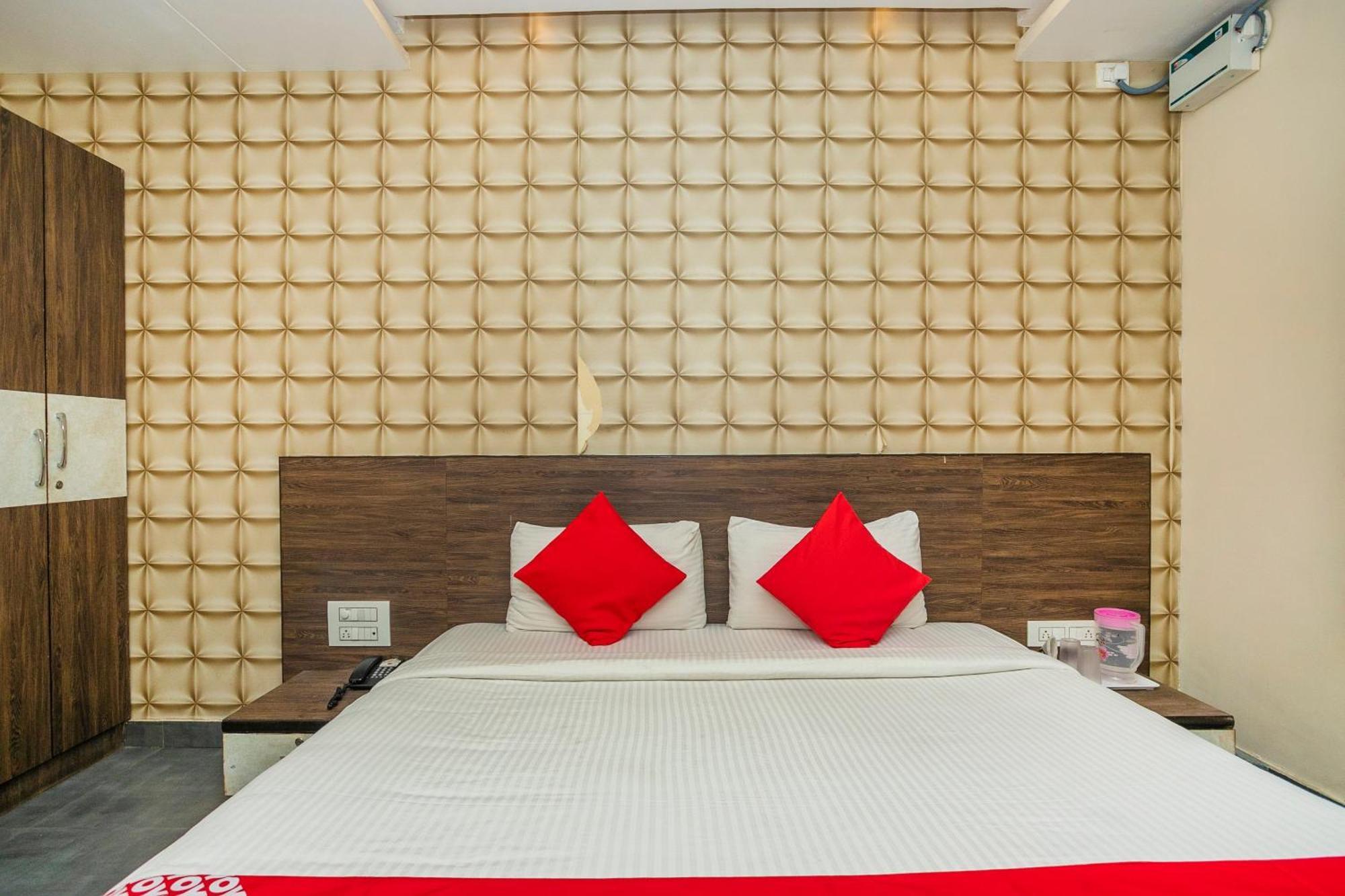 Super Collection O Indian Suites Near Sitara Restaurant Bangalore Eksteriør billede